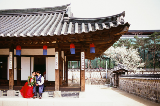 seoul traditional village engagement shoot by douglas despres-18