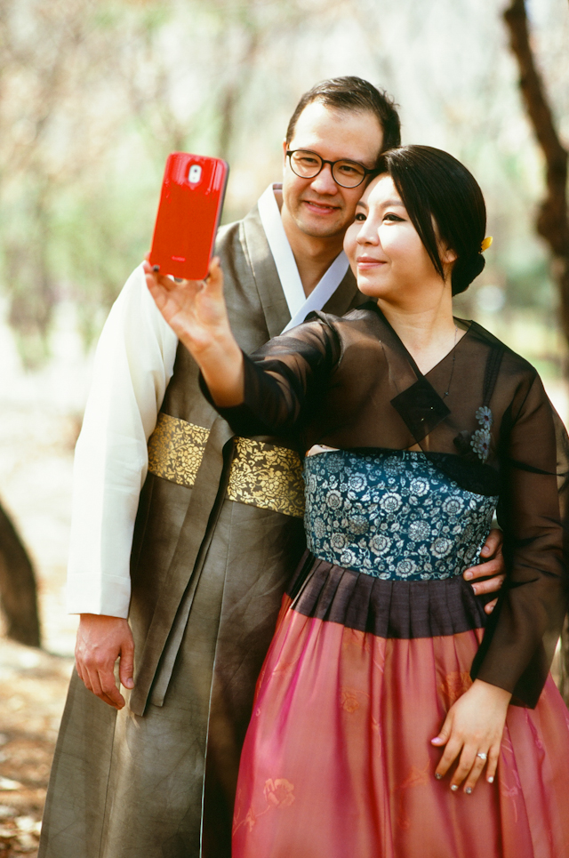 seoul traditional village engagement shoot by douglas despres-42