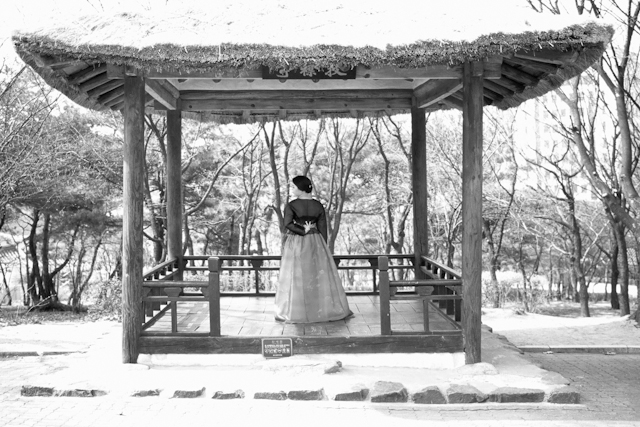 seoul traditional village engagement shoot by douglas despres-56