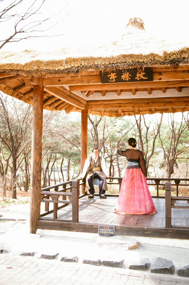 seoul traditional village engagement shoot by douglas despres-58