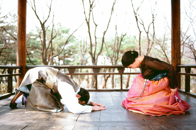 seoul traditional village engagement shoot by douglas despres-61